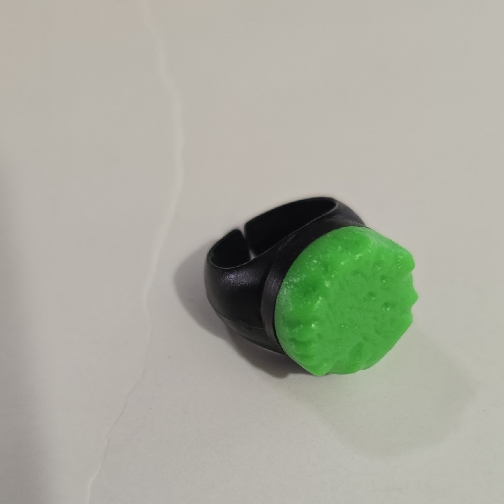 Vintage 1990s Superman magnetic Kryptonite toy ring